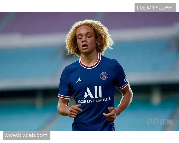 哈维西蒙斯:新星崛起的足球天才与未来之路探讨 哈维西蒙斯:新星崛起的足球天才与未来之路探讨