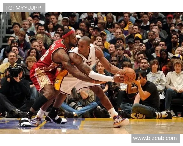 楚风合力与深圳鹏城的精彩对决展现篮球魅力与团队精神的巅峰对抗