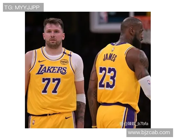 湖人队与黄蜂队激战正酣精彩瞬间回顾与分析